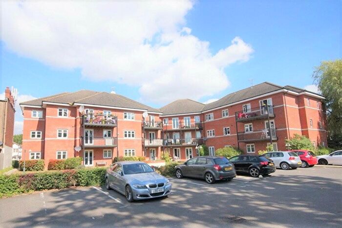 2 Bedroom Flat To Rent In Elm Park Road, Pinner, HA5