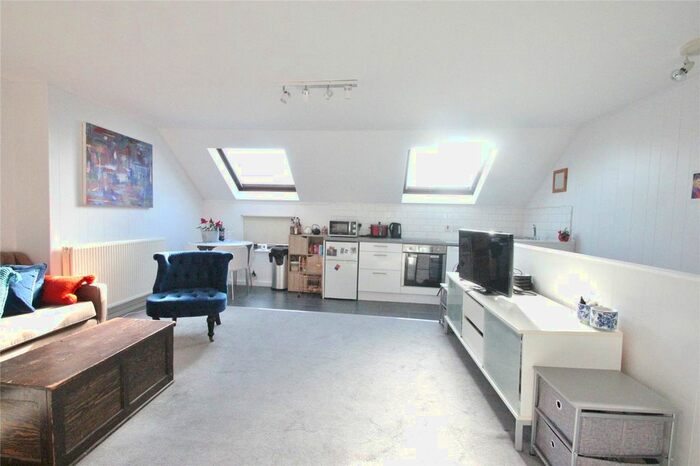 1 Bedroom Flat To Rent In Siamese Mews, Finchley, London, N3