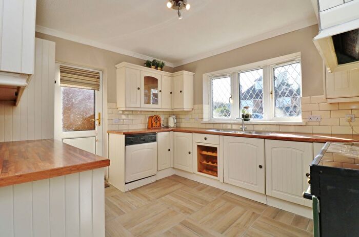 3 Bedroom Detached House For Sale In Foord Road, Hedge End, SO30