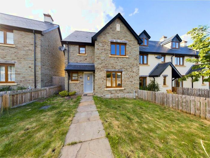 3 Bedroom End Of Terrace House To Rent In Clos Castell, Llangynidr, Crickhowell, Powys, NP8