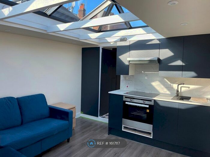 Studio To Rent In Dover Street, Canterbury, CT1