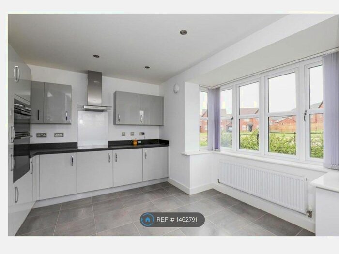 3 Bedroom Semi-Detached House To Rent In Rose Way, Nottingham, NG12