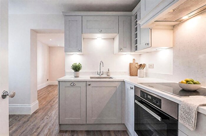 2 Bedroom Flat To Rent In High Street, Thames Ditton, Surrey, KT7