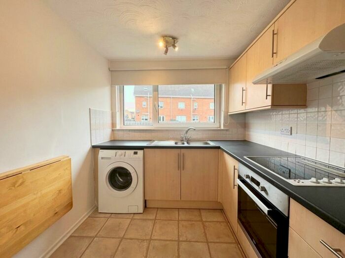 1 Bedroom Flat To Rent In Dukes Avenue, Grays, RM17