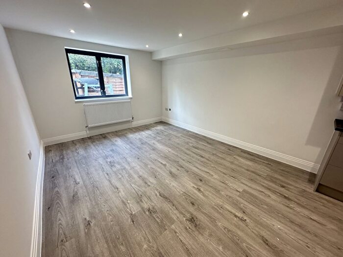 2 Bedroom Flat To Rent In Barge Drive, Southall, UB2