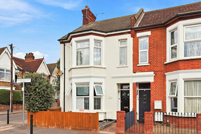 1 Bedroom Apartment For Sale In Stornoway Road, Southend-on-sea, SS2
