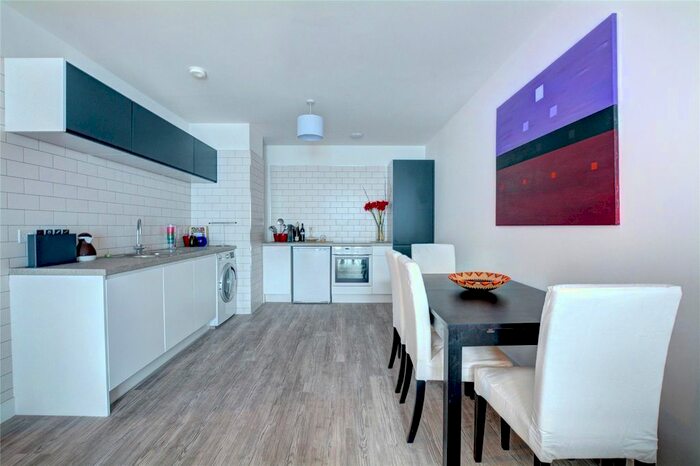 2 Bedroom Flat To Rent In - Elmfield Road, Bromley, BR1