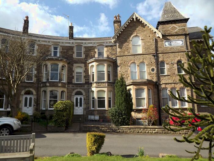 1 Bedroom Apartment To Rent In Royal Crescent, Harrogate, HG2