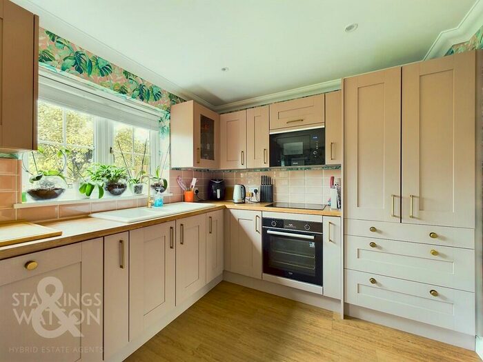 3 Bedroom Semi-Detached House For Sale In Norwich Road, Lingwood, Norwich, NR13