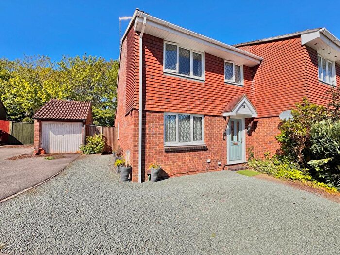 3 Bedroom Semi-Detached House For Sale In Gatcombe Gardens, West End, SO18