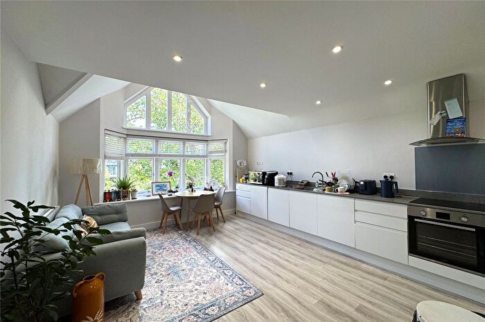 2 Bedroom Flat For Sale In Clockhouse Road, Farnborough, Hampshire, GU14