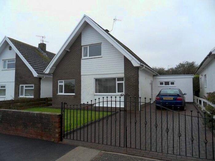 4 Bedroom Detached House To Rent In Heatherslade Road, Southgate SA3