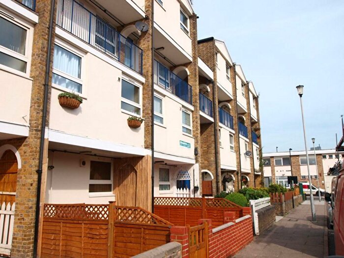 3 Bedroom Terraced House To Rent In Tottenham Road, Islington, Dalston, Hoxton, Shorditch, London, N1