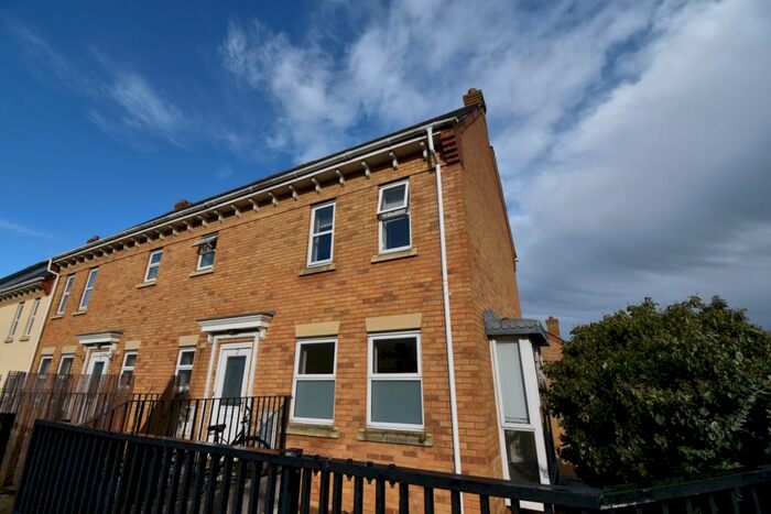 4 Bedroom Town House To Rent In Christopher Road Chatham, ME4