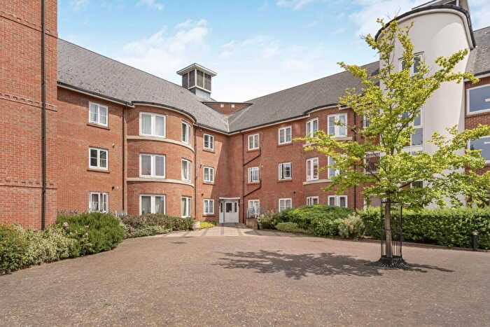 3 Bedroom Apartment For Sale In Quakers Court, Abingdon, Oxfordshire, OX14