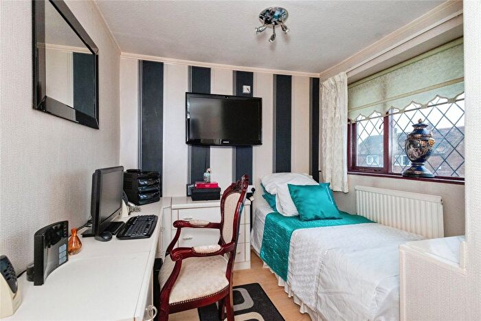 3 Bedroom Terraced House For Sale In Westmorland Drive, Stockport, Greater Manchester, SK5