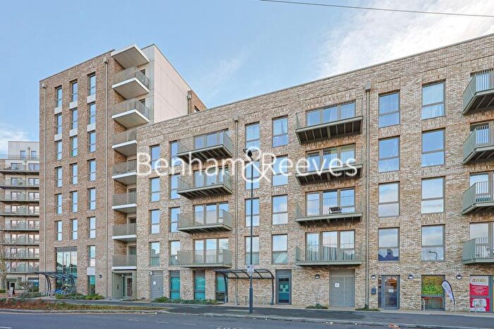 2 Bedroom Flat To Rent In Beresford Avenue, Grand Union, HA0