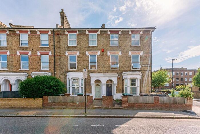 3 Bedroom Flat To Rent In Victoria Road, Stroud Green, N4