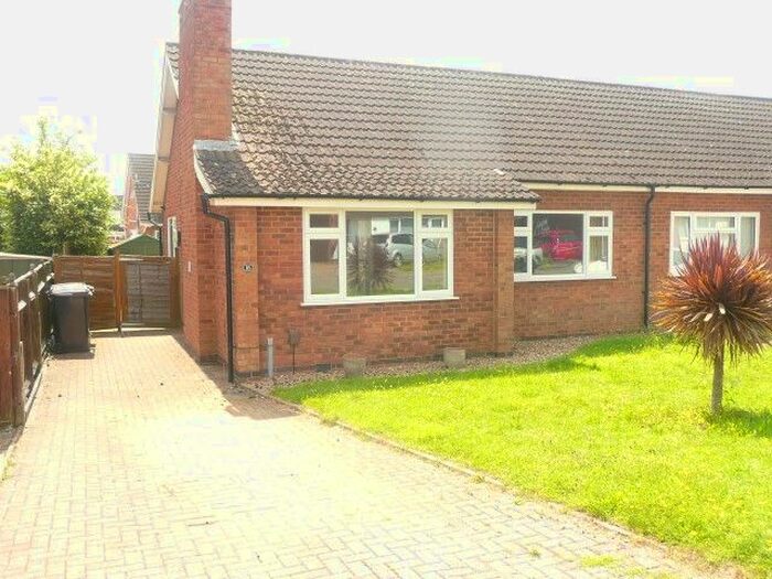 2 Bedroom Bungalow To Rent In Fairoaks Drive, Raunds, NN9