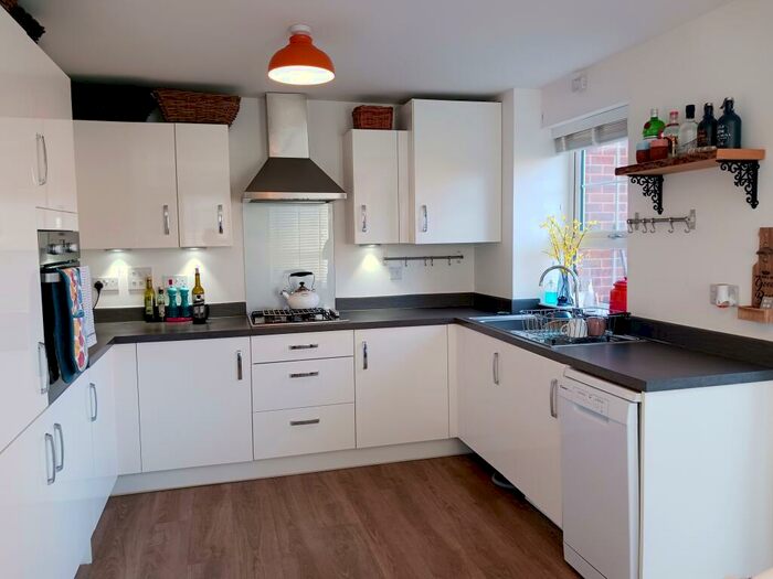 3 Bedroom Semi-Detached House To Rent In Bilberry Avenue, Clanfield., PO8