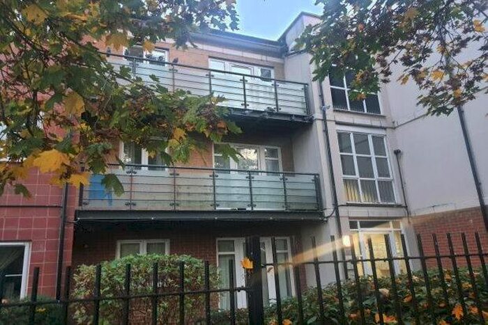 2 Bedroom Flat To Rent In The Parklands, Dunstable, LU5