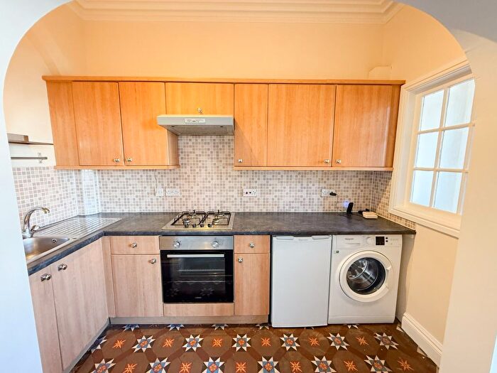2 Bedroom Flat For Sale In Henry Road, West Bridgford, Nottingham, Nottinghamshire, NG2