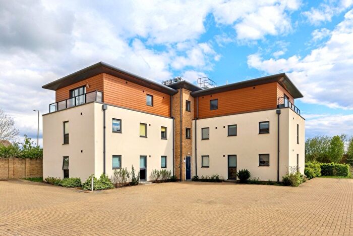 2 Bedroom Flat For Sale In Flat Guild Close, Witney, OX28