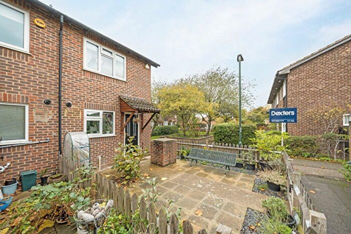 2 Bedroom Property For Sale In Stevens Close, Hampton, TW12
