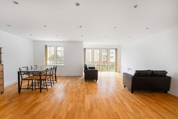2 Bedroom Flat For Sale In St. Davids Square, London, E14