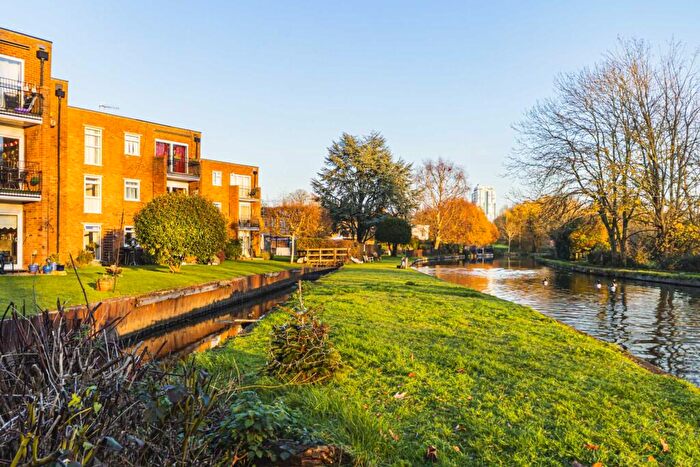 2 Bedroom Apartment To Rent In River Park, Hemel Hempstead, HP1