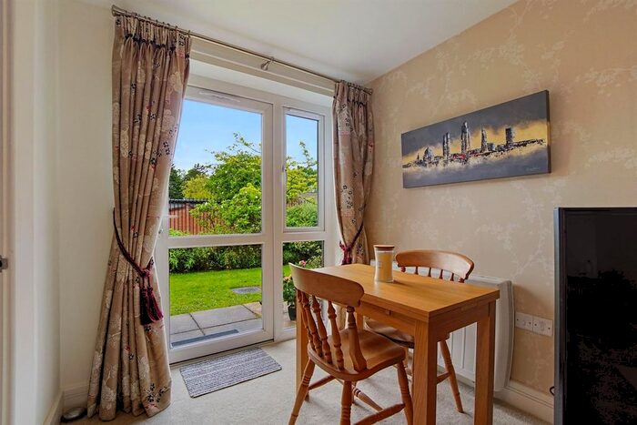 2 Bedroom Flat For Sale In Eadhelm Court, Penlee Close, Edenbridge, TN8