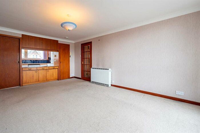 2 Bedroom Flat For Sale In Muirton Place, Perth, PH1
