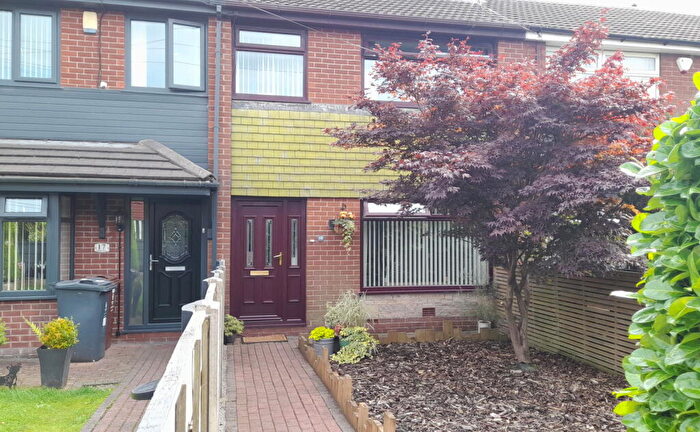 3 Bedroom Town House For Sale In Rushton Grove, Moorside, Oldham, OL4