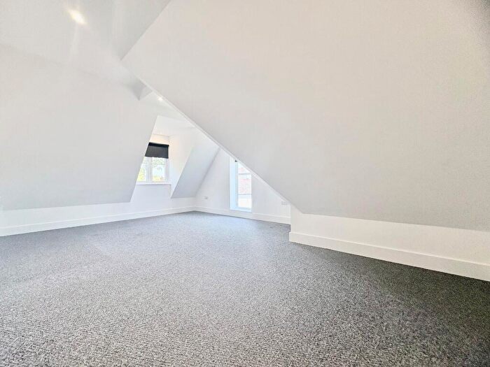 2 Bedroom Flat To Rent In Old Highway, Hoddesdon, EN11