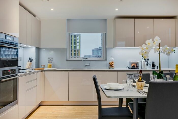 2 Bedroom Flat To Rent In Wandsworth Road, London, SW8