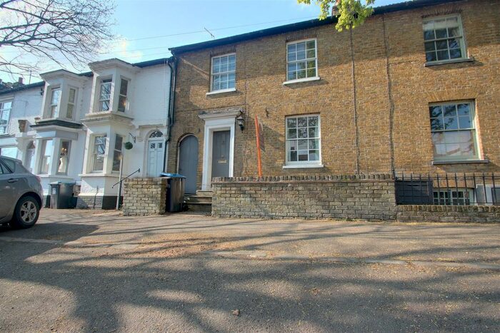 3 Bedroom Terraced House To Rent In High Street, Berkhamsted, HP4