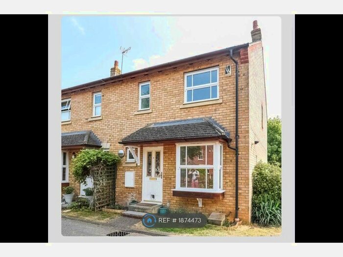 3 Bedroom Semi-Detached House To Rent In Larkspur Square, Bicester, OX26