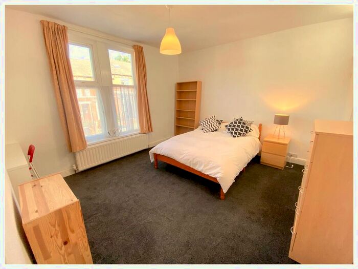 4 Bedroom Terraced House To Rent In South View Road, S7