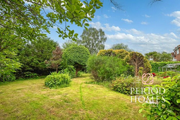 4 Bedroom Detached House For Sale In Post Office Road, Ingatestone, CM4