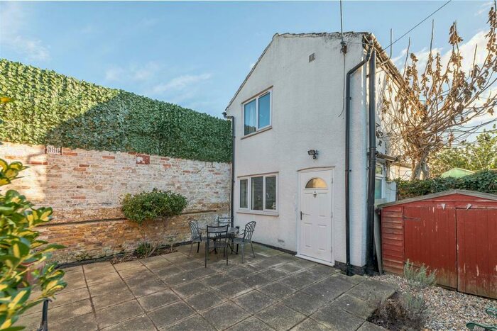 2 Bedroom Detached House To Rent In St. Johns Road, Walthamstow, E17