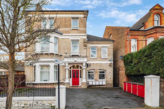 3 Bedroom Detached House To Rent In Ouseley Road, Wandsworth Common, SW12