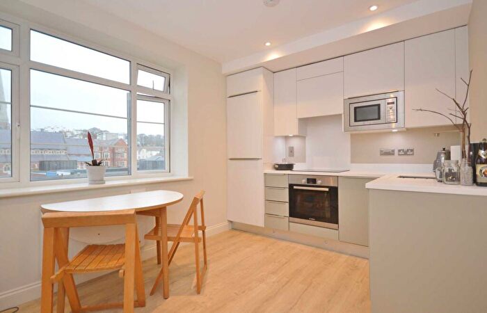 1 Bedroom Apartment To Rent In Western Road, Brighton, BN1