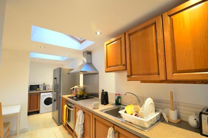 4 Bedroom Semi-Detached House To Rent In Harborne Park Road, B17