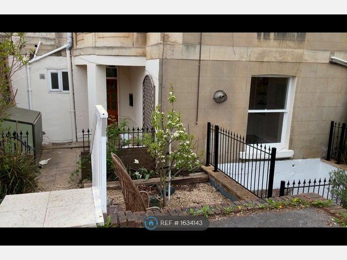 2 Bedroom Maisonette To Rent In Victoria Walk, Bristol, BS6