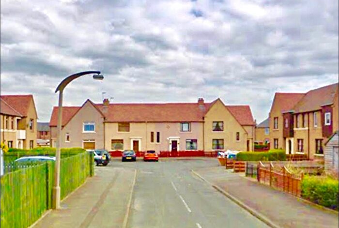 2 Bedroom Flat To Rent In Beech Place, Grangemouth, FK3