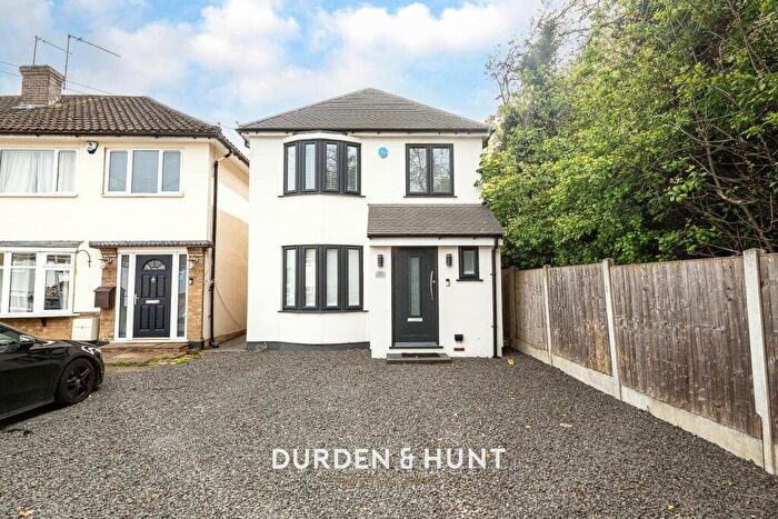 3 Bedroom Detached House For Sale In Dury Falls Close, Hornchurch, RM11