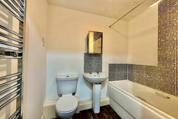 1 Bedroom Apartment For Sale In Woodheys Park, Kingswood, Hull, HU7