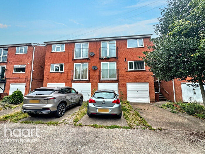 2 Bedroom Maisonette For Sale In Woodborough Road, Nottingham, NG3