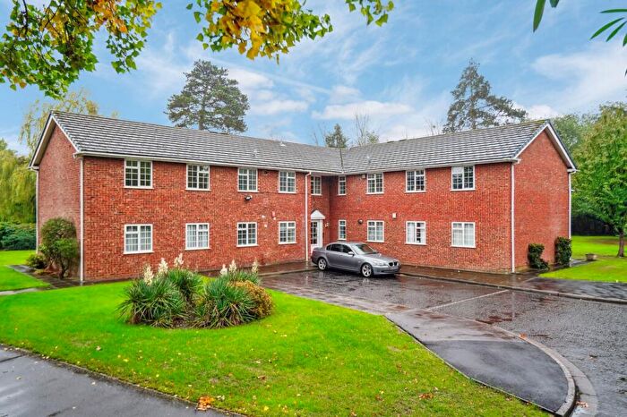 3 Bedroom Apartment For Sale In Blackpond Lane, Farnham Royal, SL2