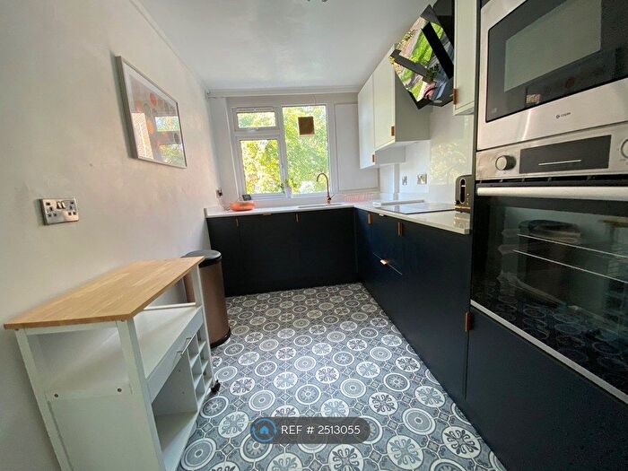 2 Bedroom Flat To Rent In Eliot Close, Emmer Green, Reading, RG4